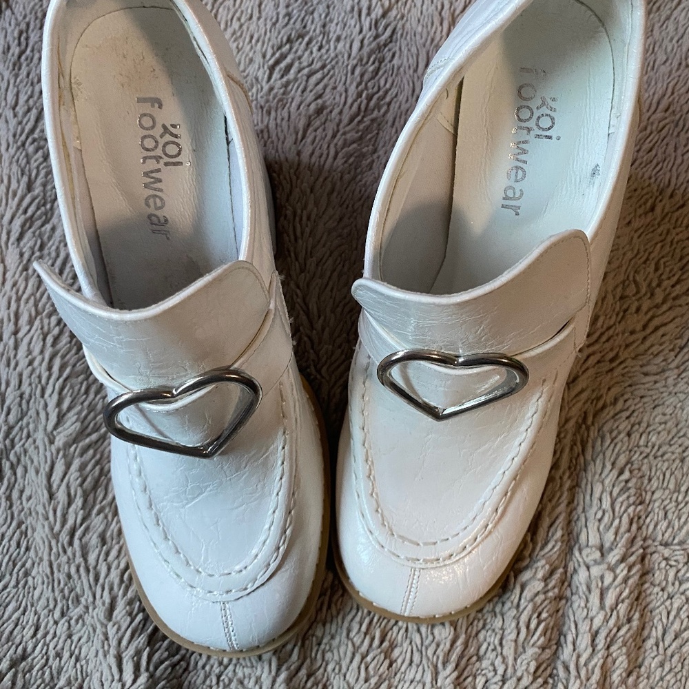 Heart buckle heeled loafers-white UK6/US8